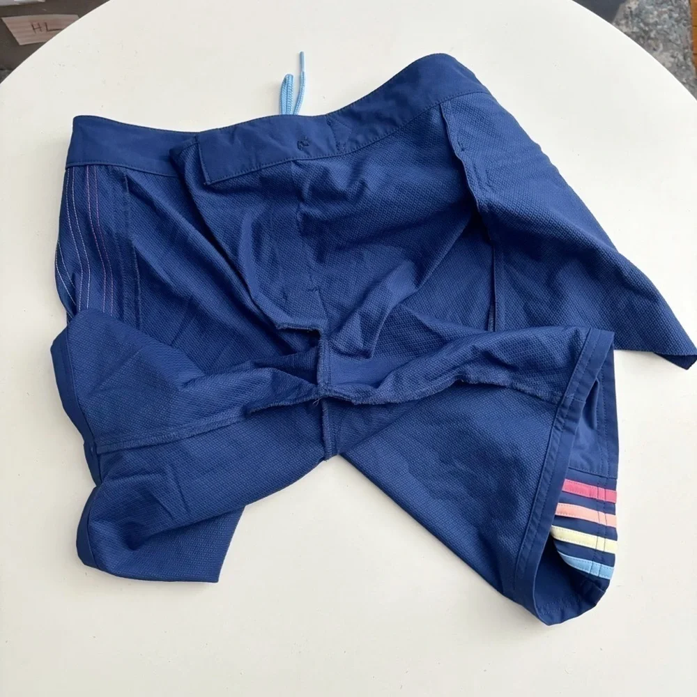 Vineyard Vines Men’s 9” Striped Board Shorts Size 30 Blue Swim Unlined